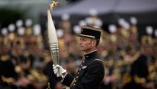 París 2024: La llama Olímpica llega a 'La Ciudad Luz' en la Fiesta Nacional de Francia