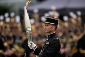París 2024: La llama Olímpica llega a 'La Ciudad Luz' en la Fiesta Nacional de Francia