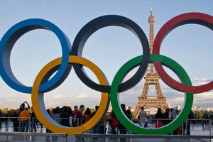 Francia expulsa a migrantes sin hogar de París antes de los Juegos Olímpicos