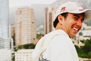 Sergio Pérez y la foto con su familia después del grave accidente que sufrió en Mónaco