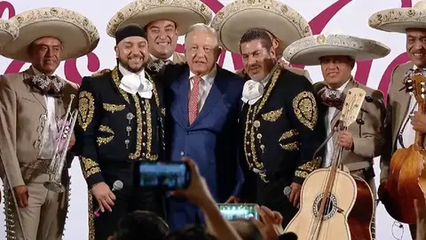 Día de las Madres: Setlist que AMLO dedicó a las mamás en su día