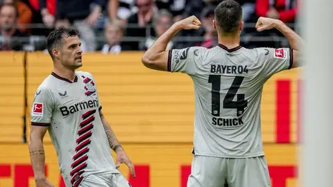 Bayer Leverkusen golea y extiende su racha invicta