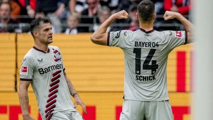 Bayer Leverkusen golea y extiende su racha invicta