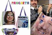 Diseñador mexicano convierte basura electoral en bolsos, gorras y prendas de moda
