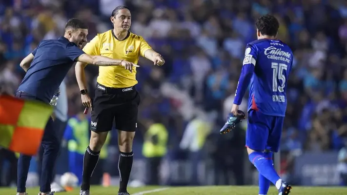 ¡Más polémica! Ramos Rizo 'denuncia' dos penaltis no sancionados en el Cruz Azul vs Pumas