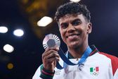 Piloto dedicó emotivas palabras a los medallistas mexicanos en su regreso al país