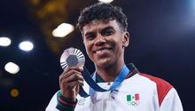 Piloto dedicó emotivas palabras a los medallistas mexicanos en su regreso al país
