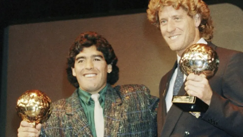 Suspenden venta del Balón de Oro de Maradona conseguida en el Mundial de 1986