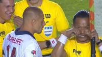 ¿Árbitro asistente se burló de Chicharito Hernández por 'llorón'?