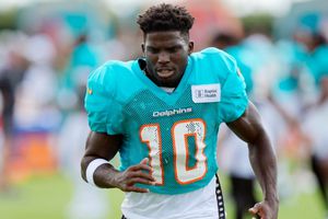 Tyreek Hill vuelve a retar Noah Lyles a carrera de 50 yardas: “Firma el contrato”