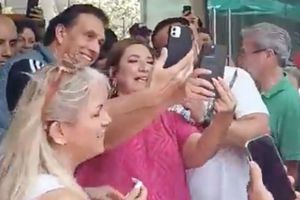 Xóchitl Gálvez recibió gran ovación al llegar a un restaurante después de votar