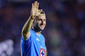 ¡Uno vuelve a donde fue feliz! Santiago Giménez regresó con Cruz Azul para el inicio del Apertura 24