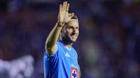 ¡Uno vuelve a donde fue feliz! Santiago Giménez regresó con Cruz Azul para el inicio del Apertura 24