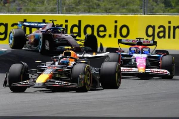 Checo Pérez reconoció que batalló ante Ricciardo y Leclerc en la sprint de Miami