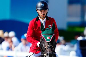 Andrés Azcárraga cae de su caballo y queda sin opción de medalla en la final de Ecuestre en París 2024