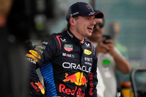 'Checo' Pérez acepta que Max Verstappen lo 'opaca' en F1: "Es difícil ser su compañero"