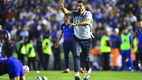 Gustavo Lema se quedó molesto con el arbitraje en la serie de Pumas ante Cruz Azul