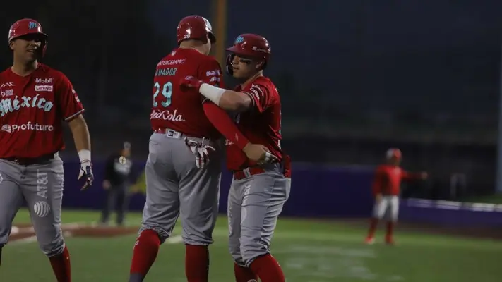 ¡Qué bombazo! Japhet Amador pegó HR y rompió la pantalla del estadio de Conspiradores