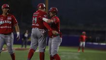 ¡Qué bombazo! Japhet Amador pegó HR y rompió la pantalla del estadio de Conspiradores