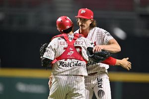Diablos Rojos aplastan 10-2 a los Piratas de Campeche y empatan la serie