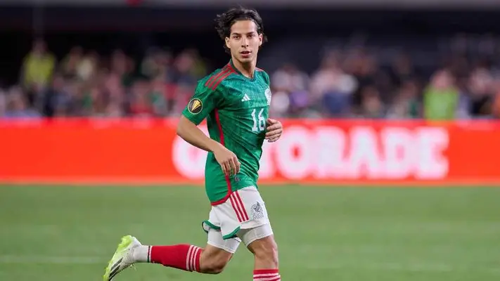 Diego Lainez eligió ser operado y estar al cien que ir a la Selección Mexicana