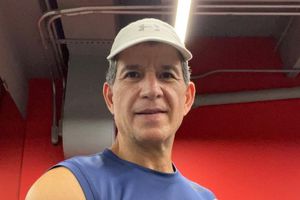 Alarcón ironiza sobre mexicanos que buscan ascender en España y en México no quieren el descenso