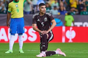 Johan Vásquez se vuelve viral por jugar con un supuesto jersey 'pirata' ante Brasil