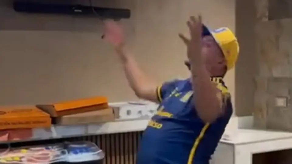 ¡Ah caray! Aficionado de Tigres festeja intensamente eliminación de Rayados