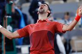 Novak Djokovic sufre ante Lorenzo Musetti pero avanza en Roland Garros