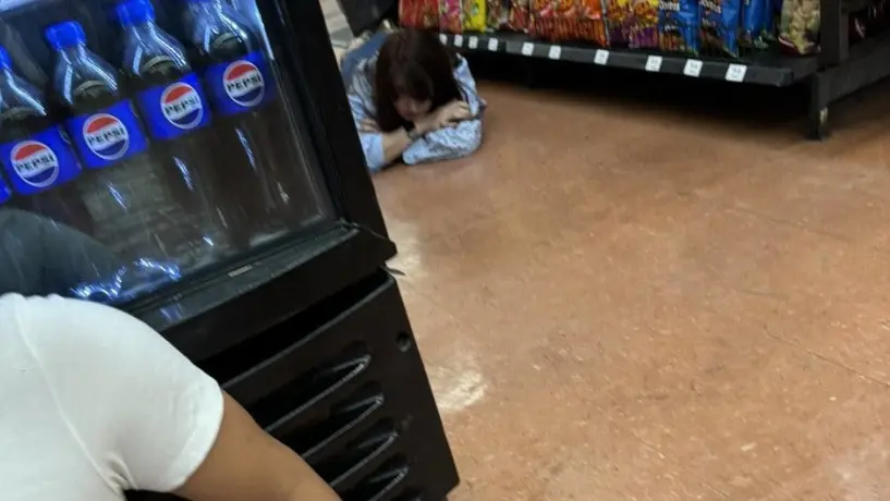 Se registran disparos dentro de un banco ubicado en el interior de un Walmart en la CDMX