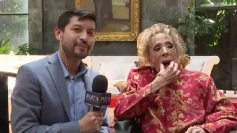 VIDEO: Entrevista a Silvia Pinal sale mal y tunden con críticas al reportero