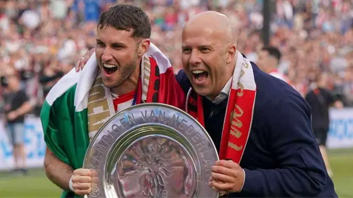 Santiago Giménez será baja para el último partido de Arne Slot como DT de Feyenoord