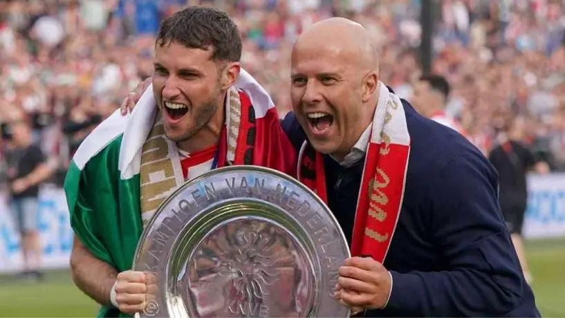 Santiago Giménez será baja para el último partido de Arne Slot como DT de Feyenoord