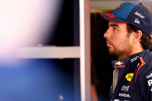 Helmut Marko afirma que la renovación de Checo Pérez fue para tener 'paz' en Red Bull