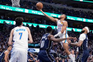 Dallas Mavericks doblega al Thunder y pone 1-2 la serie