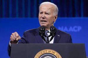 Joe Biden olvida nombre de su Secretario de Defensa y lo llama el “hombre negro”
