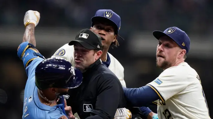 ¡Se prendió el cerro! Milwaukee y Rays protagonizan tremenda bronca en juego de MLB