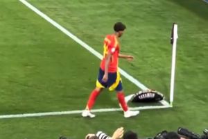 ¡Ignorado! Lamine Yamal menosprecia el sombrero del aficionado 'Caramelo'