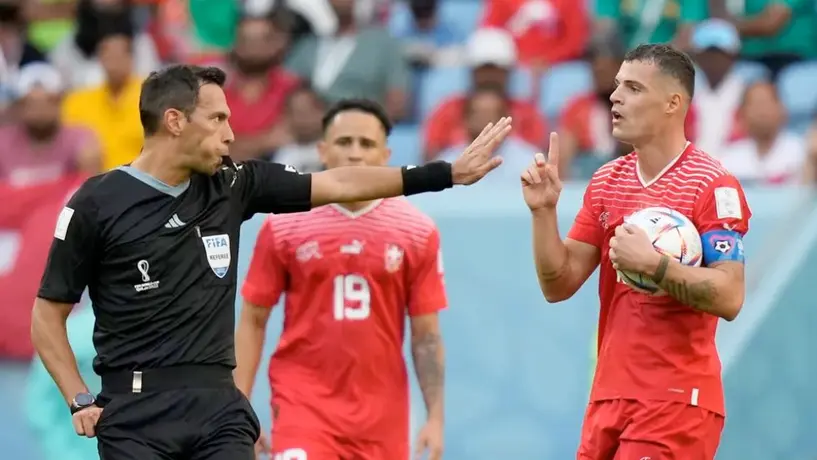 ¿Por qué árbitros sudamericanos están pitando en la Eurocopa 2024?