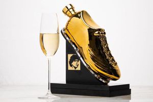 Tequila de Maradona será lanzado en Napoli; creadores buscaron otorgarle una botella a Riquelme