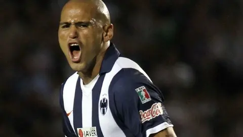 ‘Chupete’ Suazo recibe emotivo mensaje de Rayados tras grave lesión en el futbol chileno