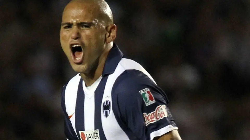 ‘Chupete’ Suazo recibe emotivo mensaje de Rayados tras grave lesión en el futbol chileno