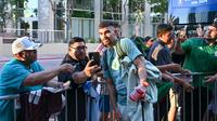 ¿Abandono? Selección Mexicana llegó a Arizona y fue recibida por poca afición