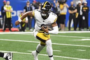 Mike Tomlin asegura que Russell 'tiene la pole position' para ser el QB titular de Steelers