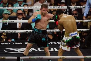 'Canelo Álvarez busca pelear dos veces más en 2024': Leonardo Riaño en RÉCORD+