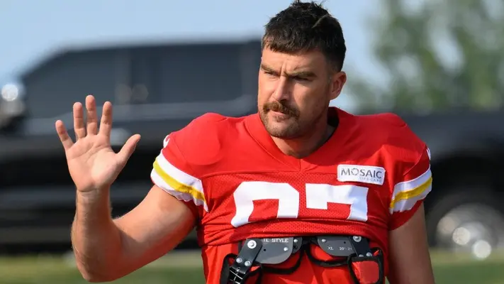 Fans de Taylor Swift critican a Travis Kelce por interacción con Morgan Wallen