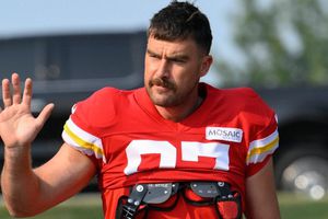 Fans de Taylor Swift critican a Travis Kelce por interacción con Morgan Wallen