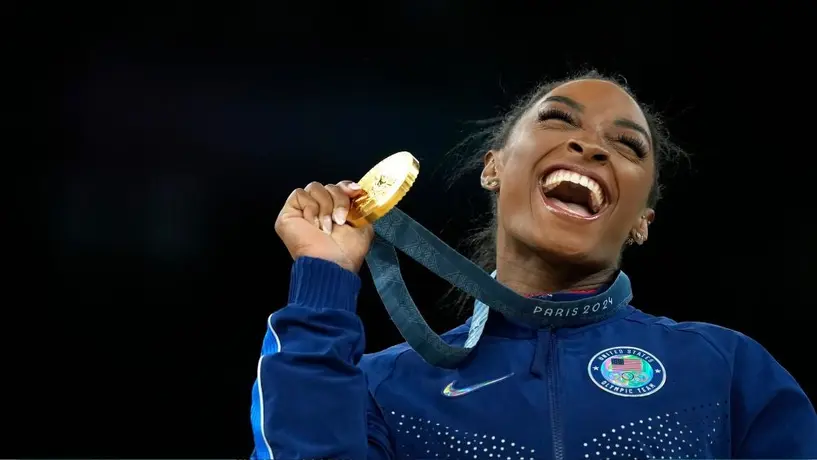Simone Biles le manda mensaje a Donald Trump: "Amo mi trabajo negro"
