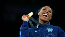 Simone Biles le manda mensaje a Donald Trump: "Amo mi trabajo negro"