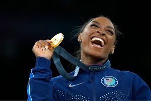 Simone Biles le manda mensaje a Donald Trump: "Amo mi trabajo negro"